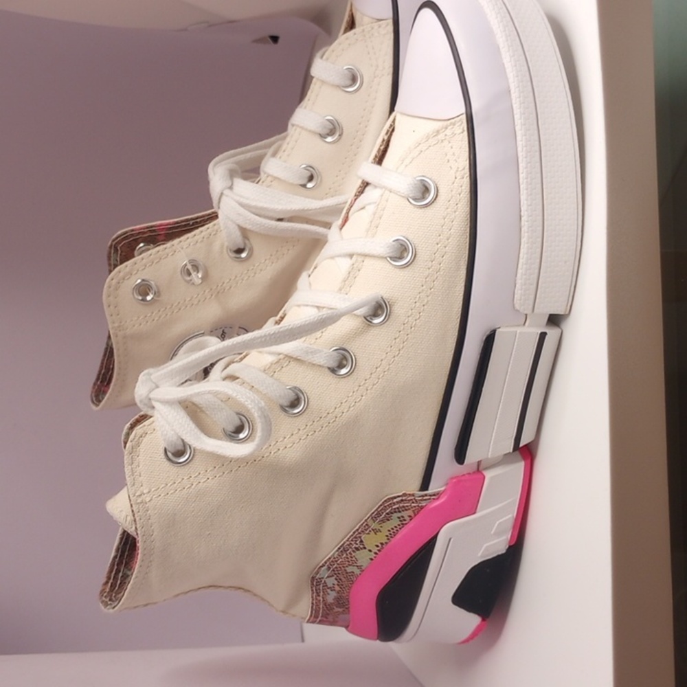 Converse, high top,